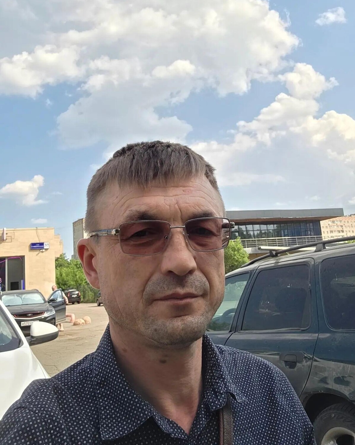«Хотите, чтобы они в подъезде у Вас ночевали?» — руководитель рабочего дома отвечает критикам